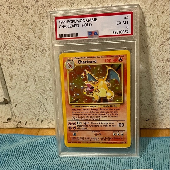 Charizard Holo - Picture 2 of 4